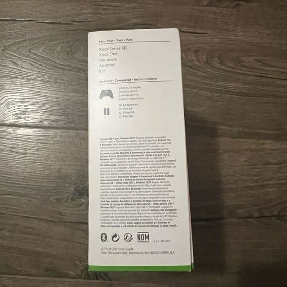 Microsoft Wireless Controller for Xbox Series X/S - Picture 2 of 5